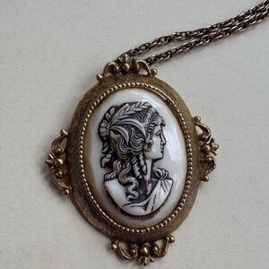 Vintage Signed FLORENZA Gold tone Beige Plastic Oval CAMEO Pendant on Chain